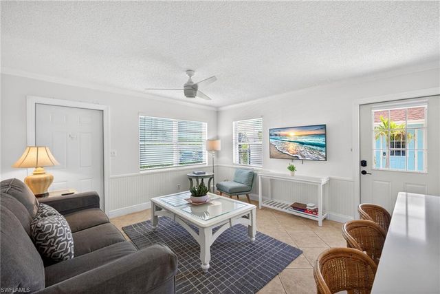 563 105th AVE N, Naples, FL 34108