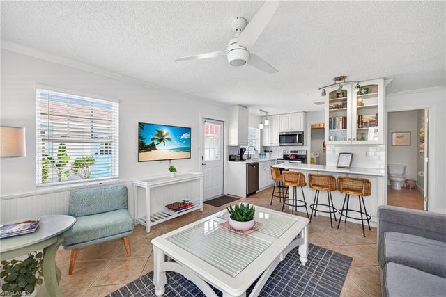 563 105th AVE N, Naples, FL 34108