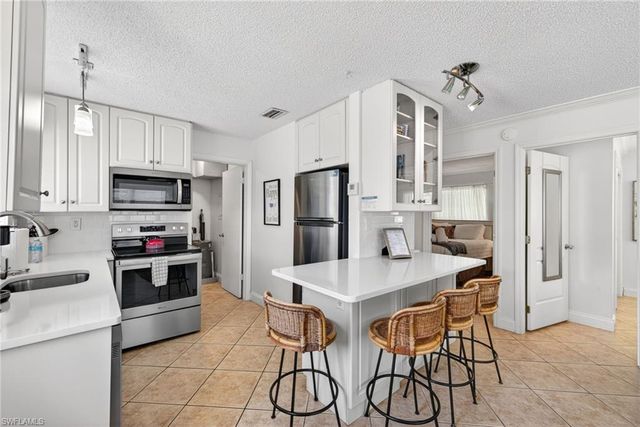 563 105th AVE N, Naples, FL 34108