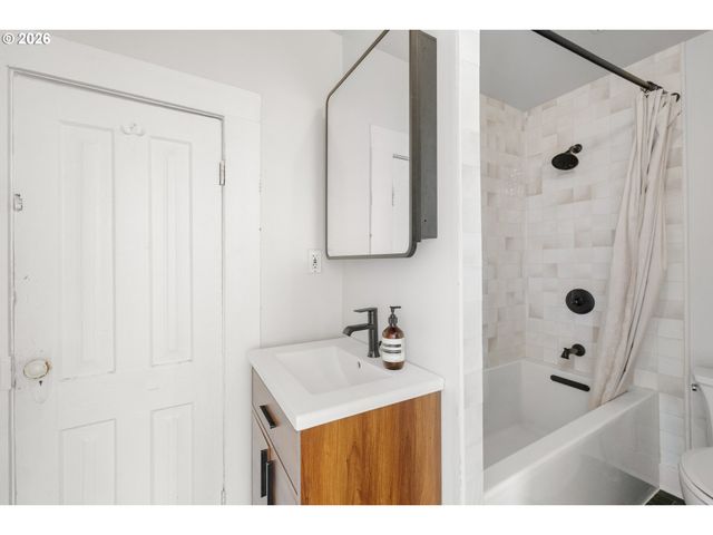 226 N PAGE St, Portland, OR 97227