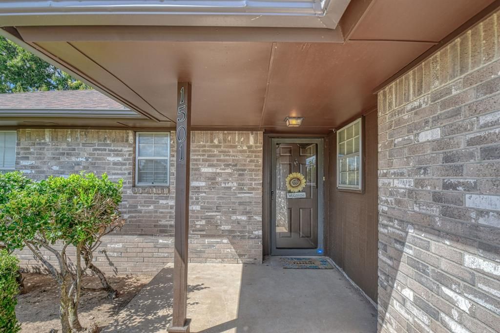 Image 2 of property listing at 1501 Glencliff Drive, Norman, OK 73071