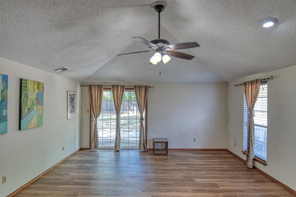 Image 6 of property listing at 1501 Glencliff Drive, Norman, OK 73071