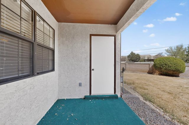 823 Country Club Drive SE 1B, Rio Rancho, NM 87124