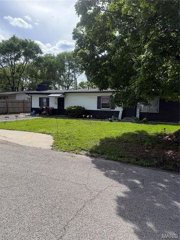 129 Saint Thomas Lane, Cahokia, IL 62206