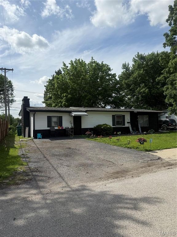 129 Saint Thomas Lane, Cahokia, IL 62206