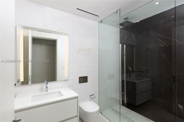 300 S Biscayne Blvd Way 2107, Miami, FL 33131
