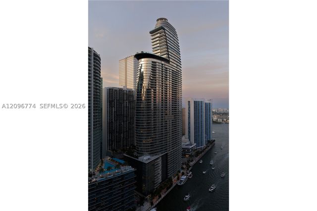 300 S Biscayne Blvd Way 2107, Miami, FL 33131