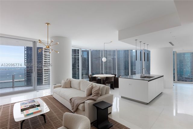 300 S Biscayne Blvd Way 2107, Miami, FL 33131