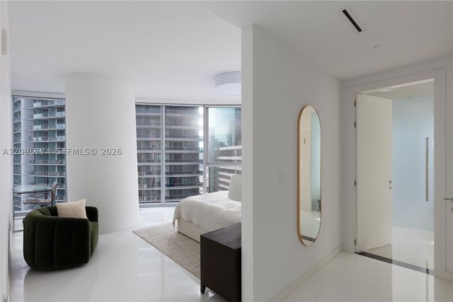 300 S Biscayne Blvd Way 2107, Miami, FL 33131