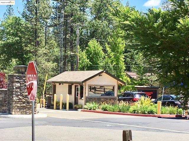 13133 Mohrmann St, Groveland, CA 95321