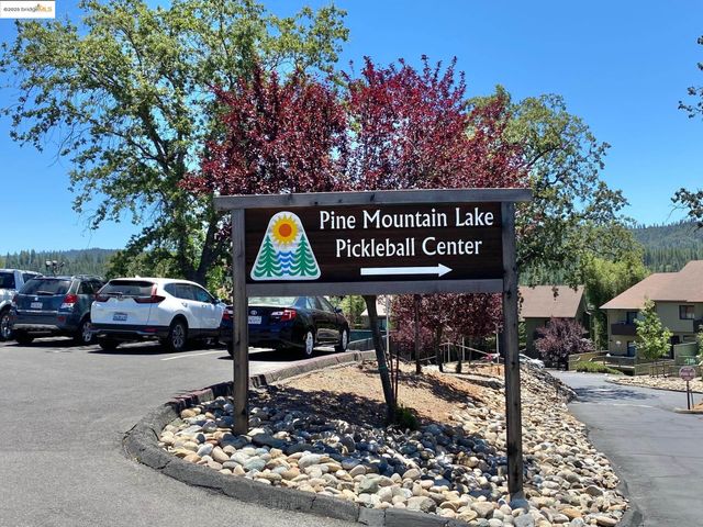 13133 Mohrmann St, Groveland, CA 95321