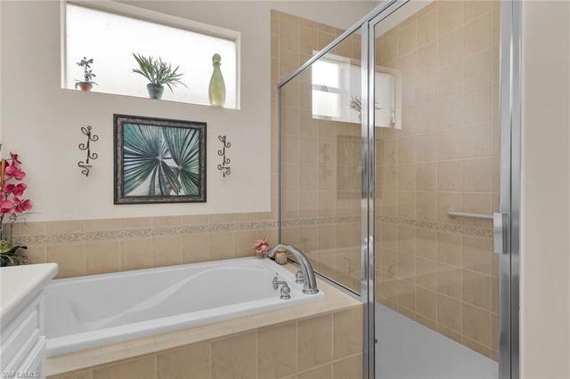 6718 Crowned Eagle LN, Naples, FL 34113