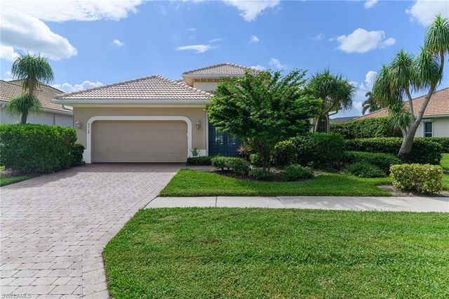 6718 Crowned Eagle LN, Naples, FL 34113
