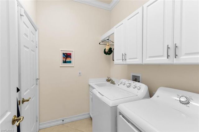 6718 Crowned Eagle LN, Naples, FL 34113