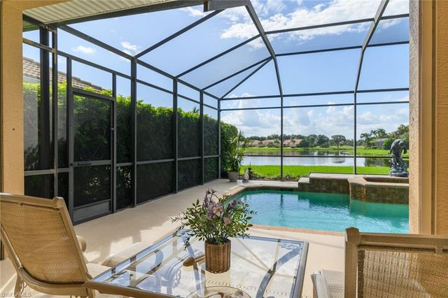 6718 Crowned Eagle LN, Naples, FL 34113