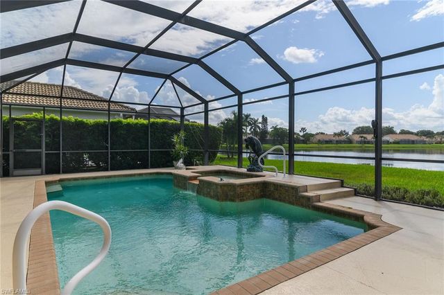 6718 Crowned Eagle LN, Naples, FL 34113