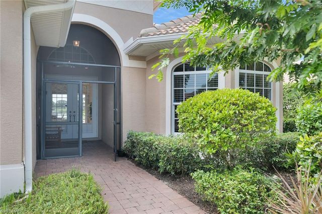6718 Crowned Eagle LN, Naples, FL 34113