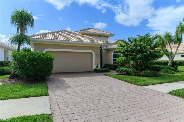 6718 Crowned Eagle LN, Naples, FL 34113