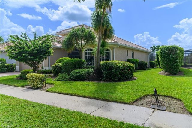 6718 Crowned Eagle LN, Naples, FL 34113