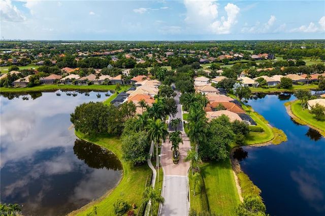 6718 Crowned Eagle LN, Naples, FL 34113