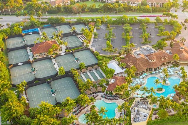 6718 Crowned Eagle LN, Naples, FL 34113