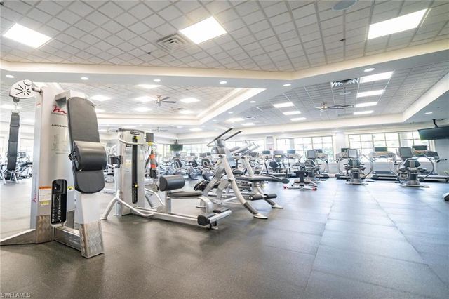 6718 Crowned Eagle LN, Naples, FL 34113