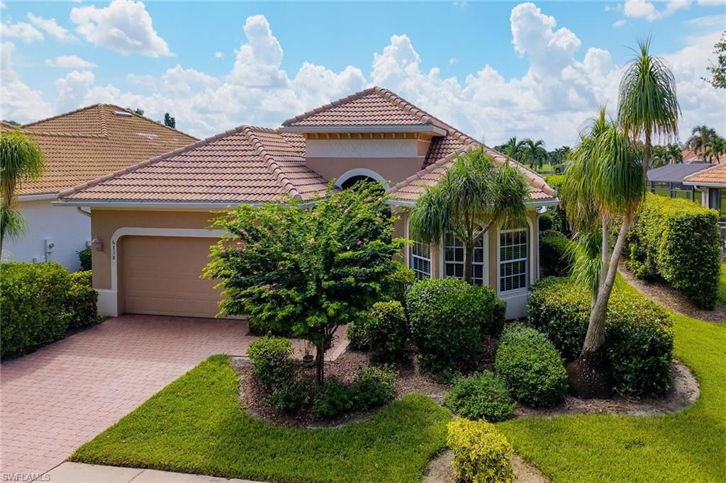 6718 Crowned Eagle LN, Naples, FL 34113