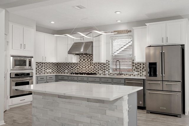 83 French Oaks, The Woodlands, TX 77382