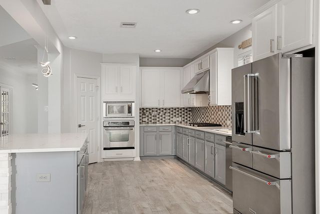83 French Oaks, The Woodlands, TX 77382