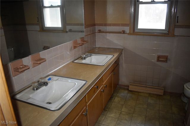 1649 Lancaster Drive, Youngstown, OH 44511