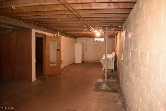 1649 Lancaster Drive, Youngstown, OH 44511