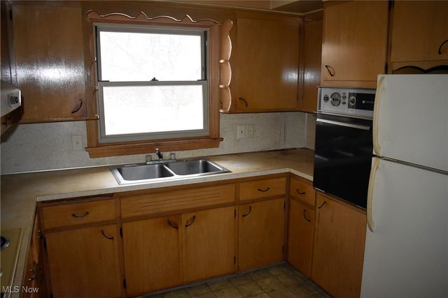 1649 Lancaster Drive, Youngstown, OH 44511