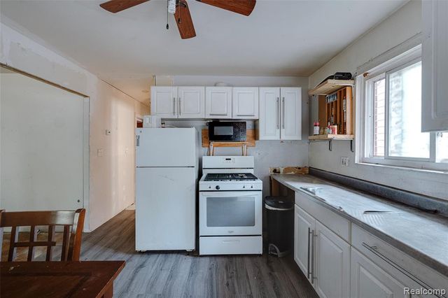 1921 Hanford Avenue, Lincoln Park, MI 48146