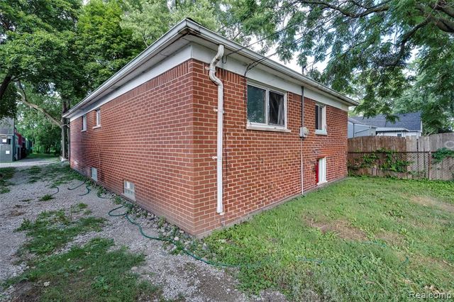 1921 Hanford Avenue, Lincoln Park, MI 48146