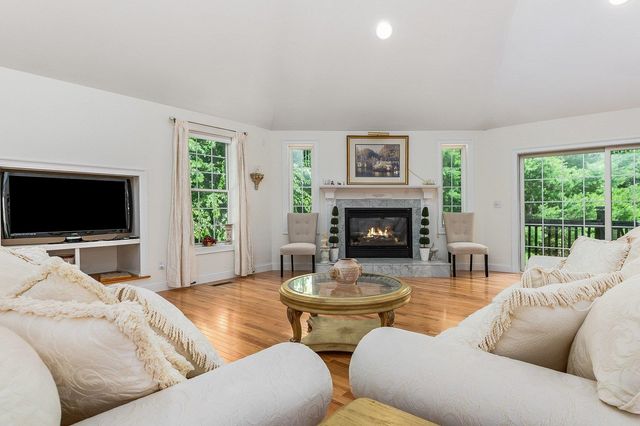 9 Katie Lane, Hampton, NH 03842