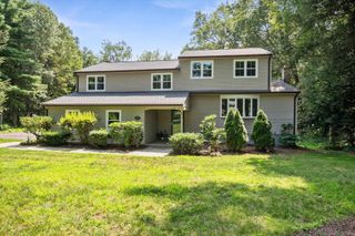 27 Berkshire Way, Simsbury, CT 06070