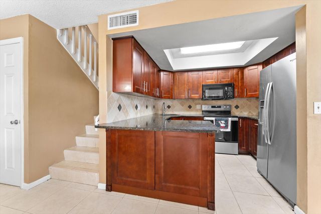 4240 Village Drive D, Delray Beach, FL 33445