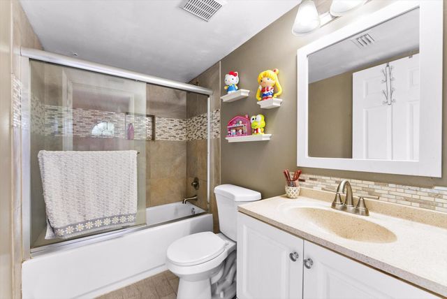 4240 Village Drive D, Delray Beach, FL 33445