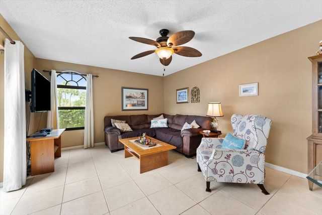 4240 Village Drive D, Delray Beach, FL 33445