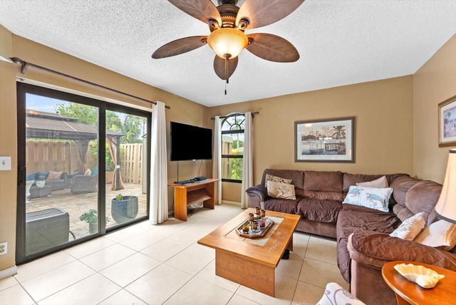 4240 Village Drive D, Delray Beach, FL 33445