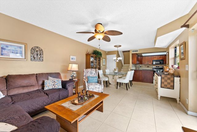 4240 Village Drive D, Delray Beach, FL 33445