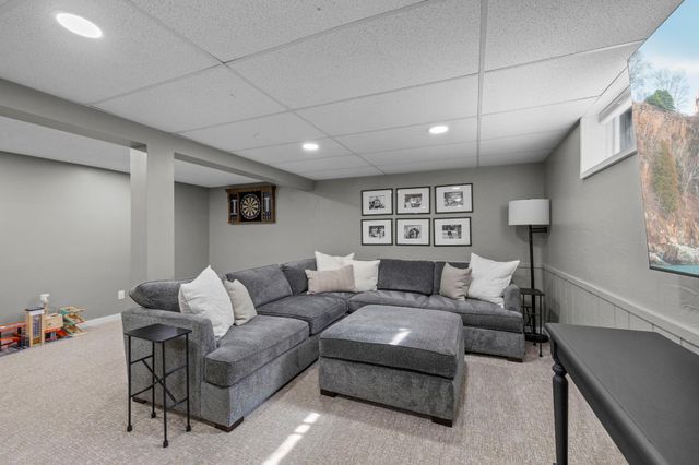 5116 Millpond Place, Edina, MN 55436