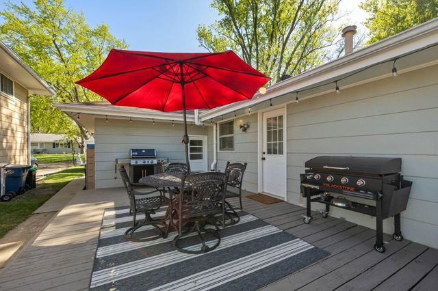 5116 Millpond Place, Edina, MN 55436