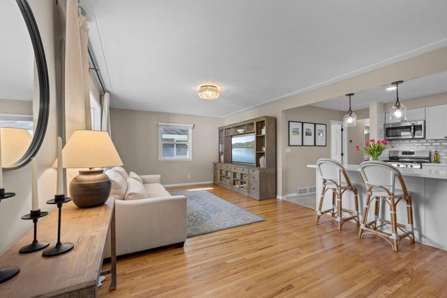 5116 Millpond Place, Edina, MN 55436