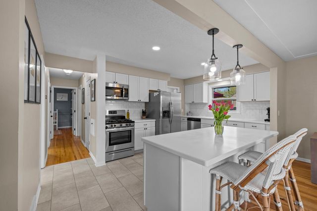 5116 Millpond Place, Edina, MN 55436