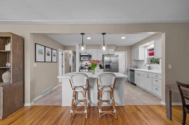 5116 Millpond Place, Edina, MN 55436