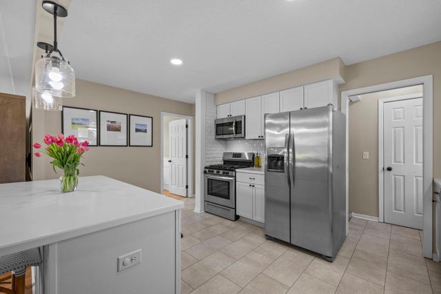 5116 Millpond Place, Edina, MN 55436