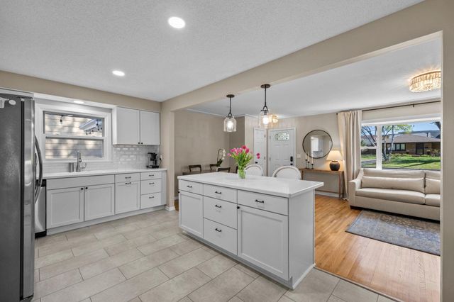 5116 Millpond Place, Edina, MN 55436