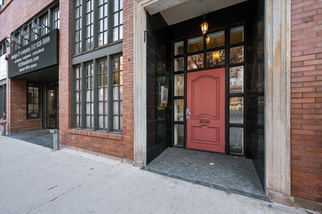 Image 1 of property listing at 1016 W MADISON Street 2N, Chicago, IL 60607
