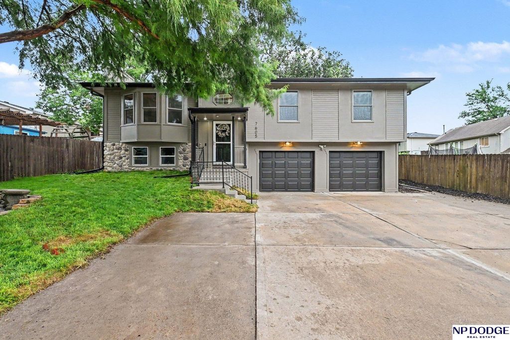7605 S 134 Street, Omaha, NE 68138